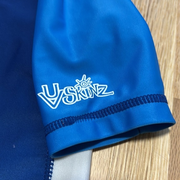 UVSkinz - UPF 50 - Unisex Kids Swim T-Shirt Blue Sailboat Size 2T - Picture 3 of 6